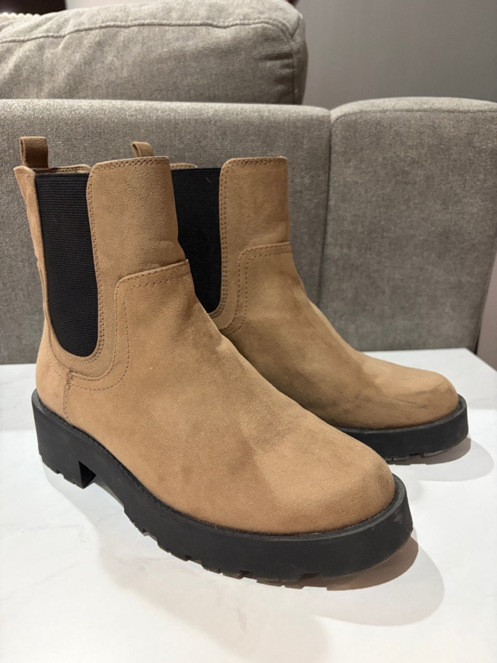 Old Navy Women's Tan Chelsea Lug-Sole Boots